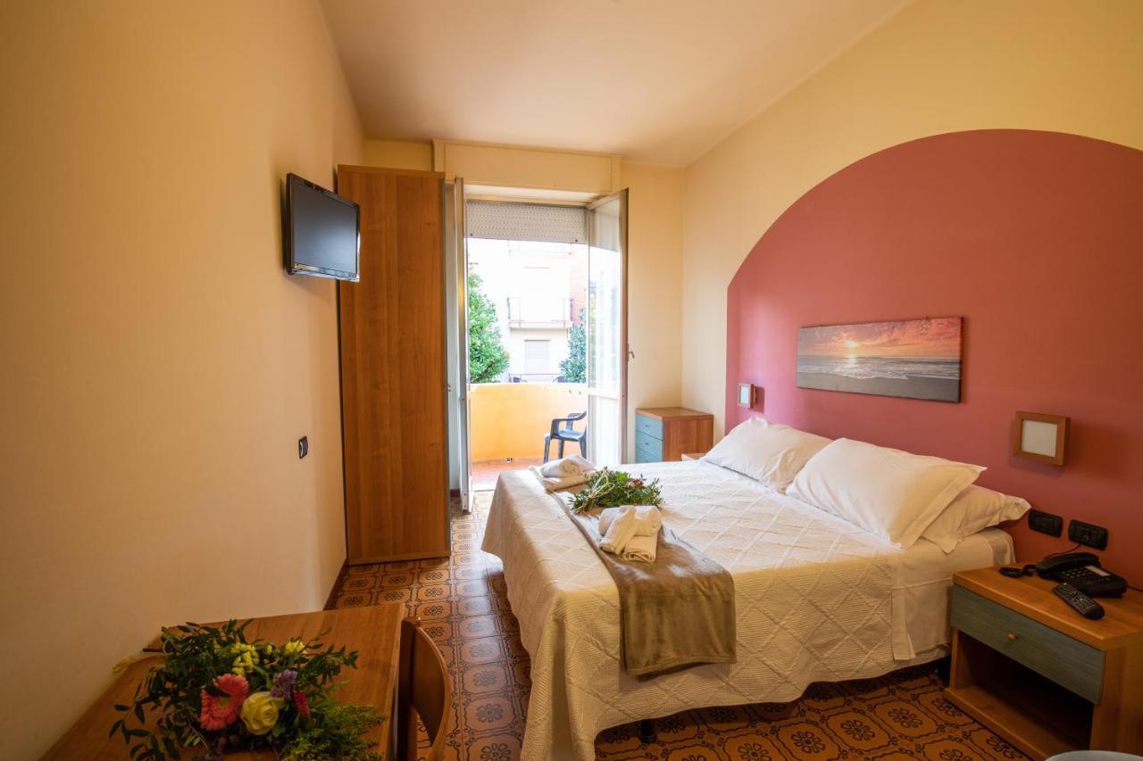 Hotel Xxv Aprile Casa Per Ferie à Albenga Extérieur photo